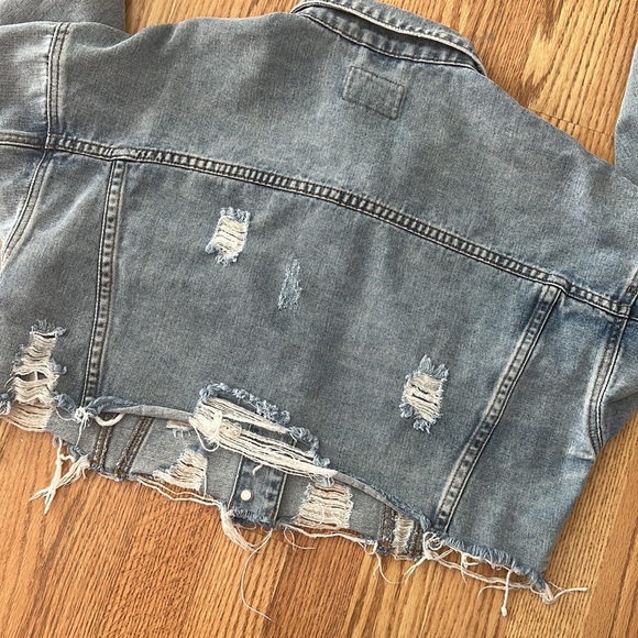 Distressed Cropped Denim Jacket (M) - Picture 6 of 8